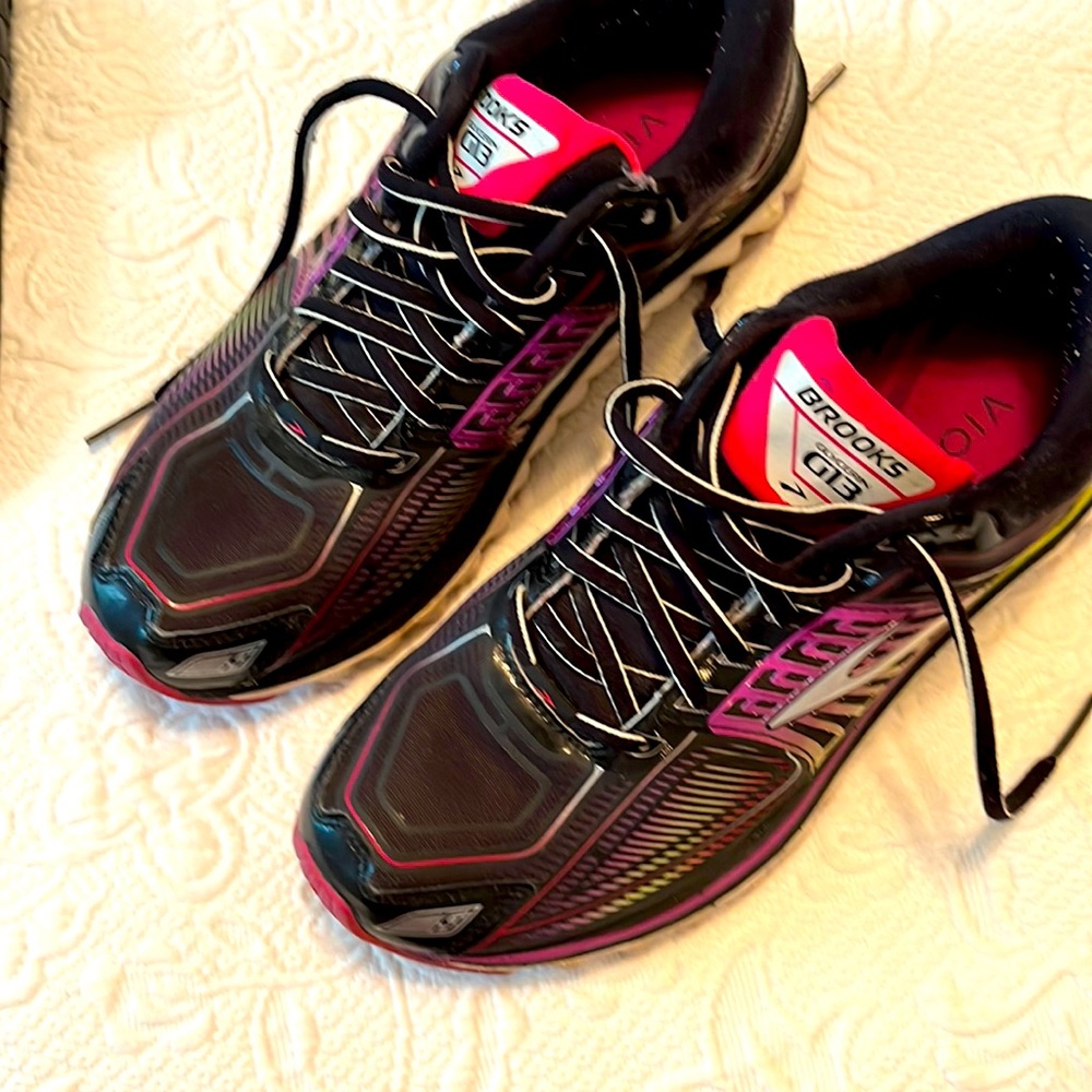 Brooks for Vionic black running shoes